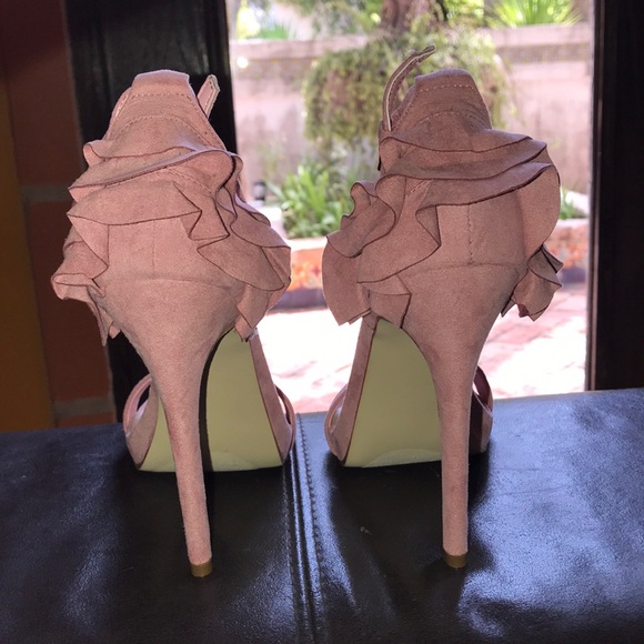 High heels - Picture 3 of 5